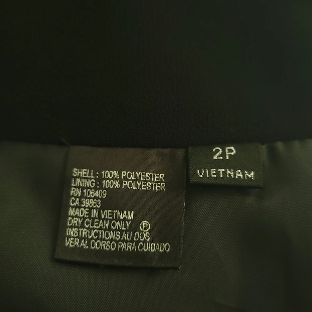 Tahari Arthur S. Levine Size 2P Black Pencil Skirt - Picture 3 of 5